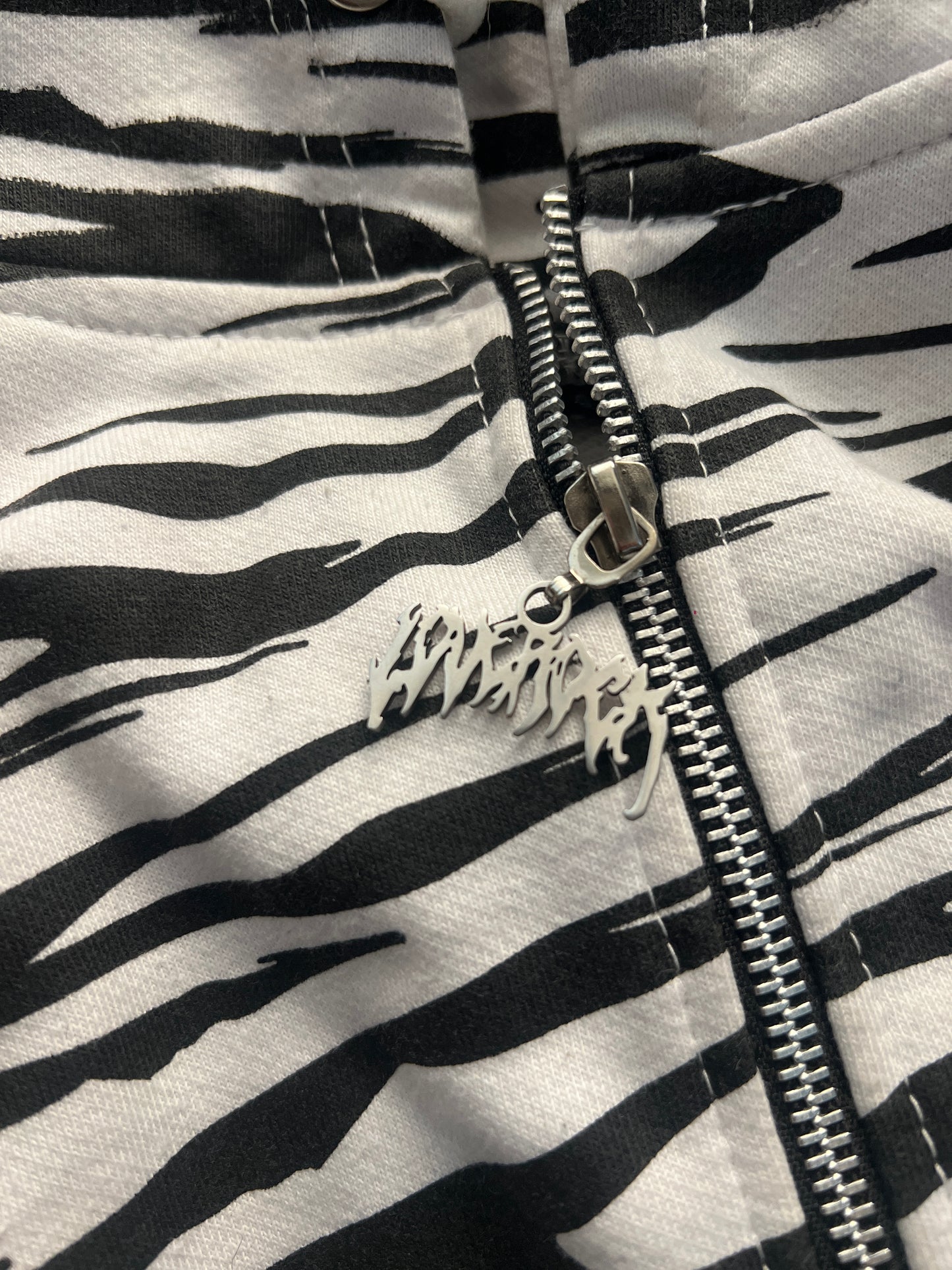 zebra zip white